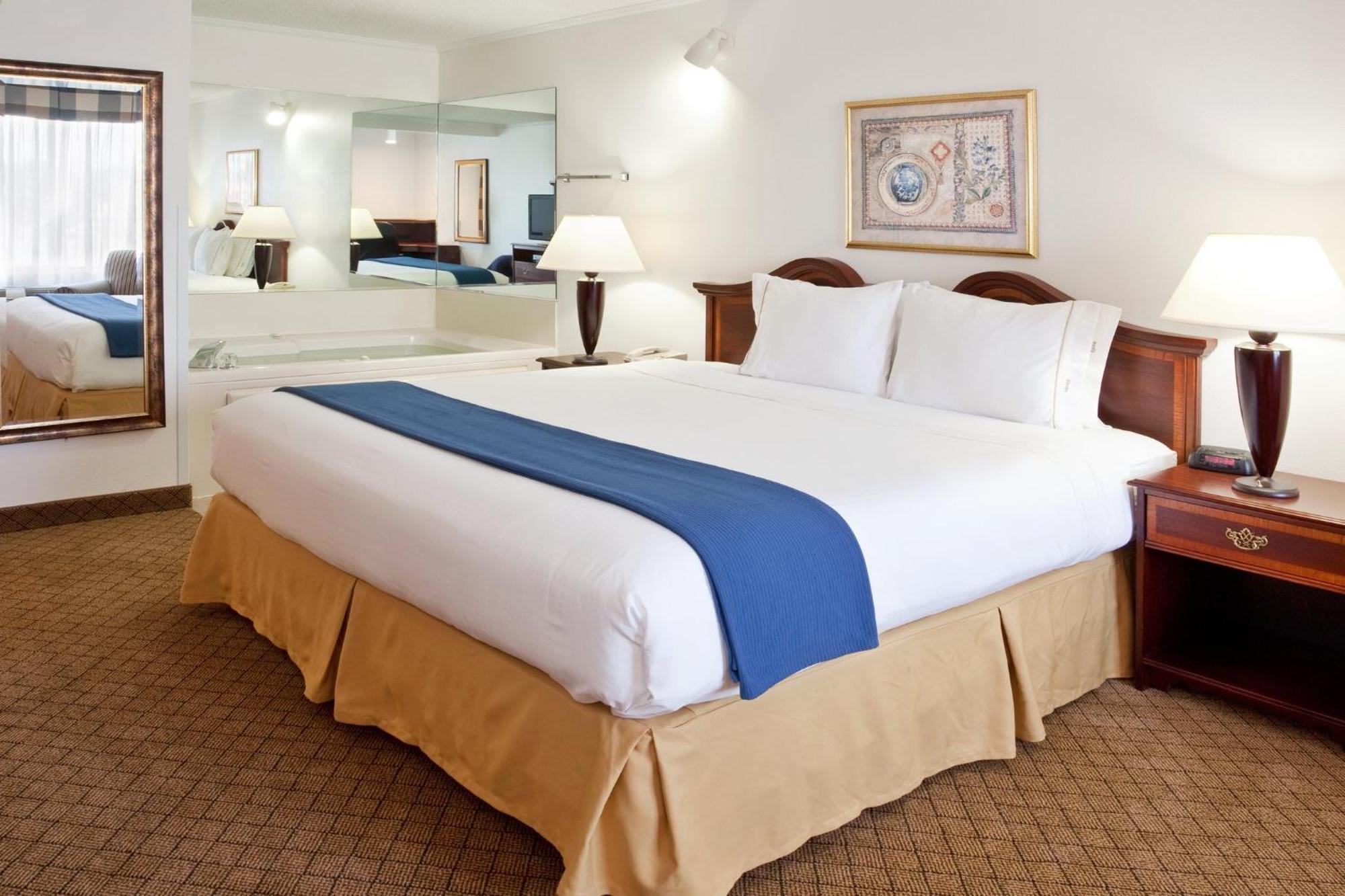 Holiday Inn Express & Suites Alliance By Ihg Bagian luar foto