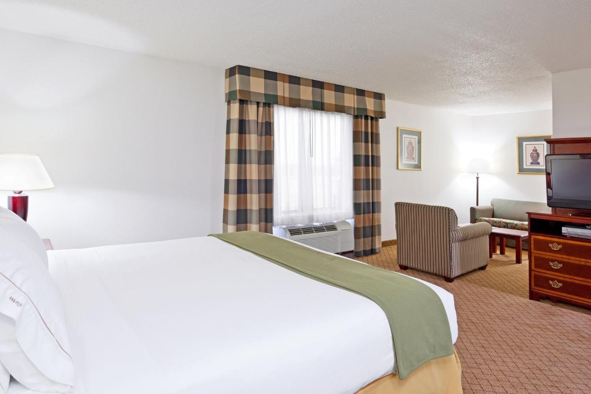 Holiday Inn Express & Suites Alliance By Ihg Bagian luar foto